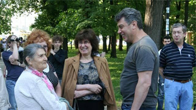 Путін поспівчував матері Нємцова Путін поспівчував матері Нємцова