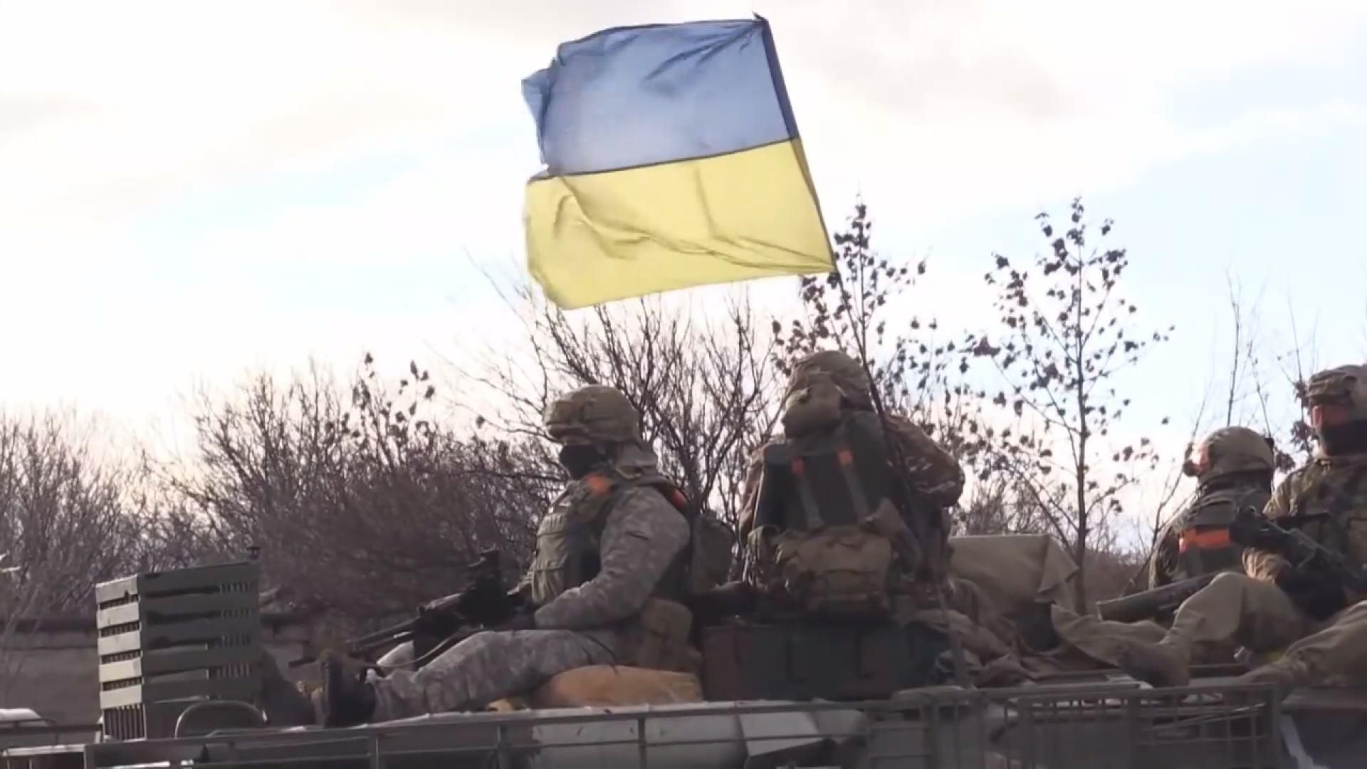 АТО на этой неделе: Украина отводит вооружение, боевики накапливают силы