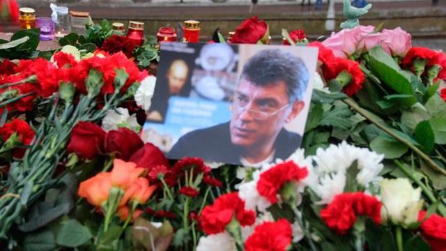У Росії тисячі людей вийшли на вулиці, щоб попрощатися з Нємцовим