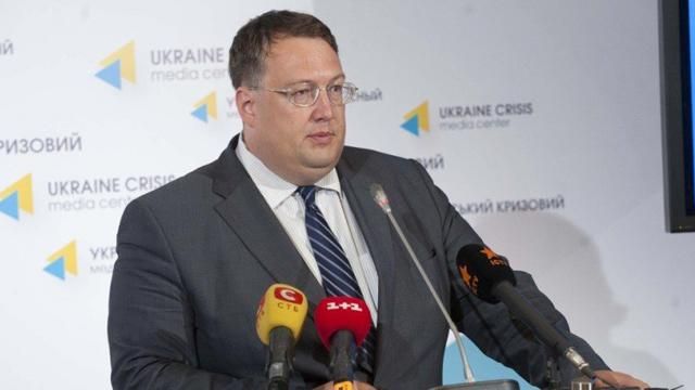 Біля Харкова затримали двох добровольців, які везли купу зброї, — Геращенко Біля Харкова затримали двох добровольців, які везли купу зброї, — Геращенко