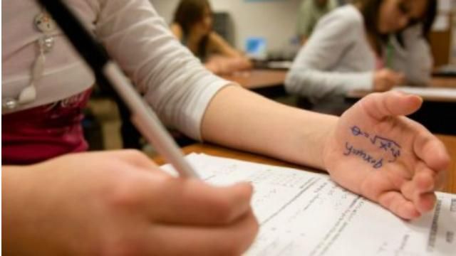 У Києві закрили 15 шкіл через епідемію грипу У Києві закрили 15 шкіл через епідемію грипу