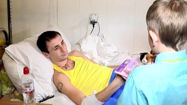 Вместо праздника — помощь герою: 8-летний Святослав отдал все свои деньги раненому бойцу Вместо праздника — помощь герою: 8-летний Святослав отдал все свои деньги раненому бойцу