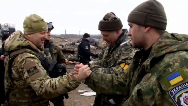 Турчинов побував на лінії фронту біля Маріуполя Турчинов побував на лінії фронту біля Маріуполя