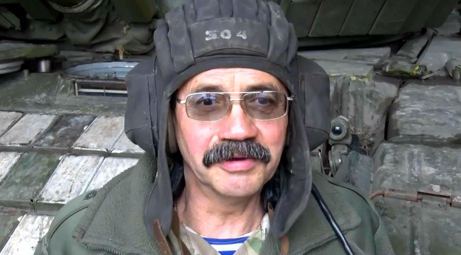 Украинские десантники осваивают танк, который они забрали у сепаратистов Украинские десантники осваивают танк, который они забрали у сепаратистов