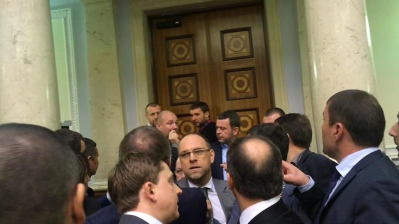 Ляшко і Мельничук побилися у Раді Ляшко і Мельничук побилися у Раді