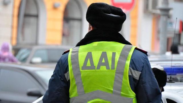 Обшук в управлінні ДАІ завершився: усе, що шукали, знайшли