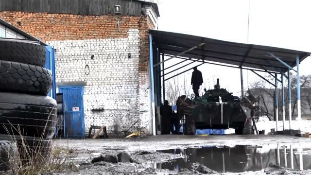 Вооружившись креативом и новаторством волонтеры переделывают гражданскую технику для АТО Вооружившись креативом и новаторством волонтеры переделывают гражданскую технику для АТО