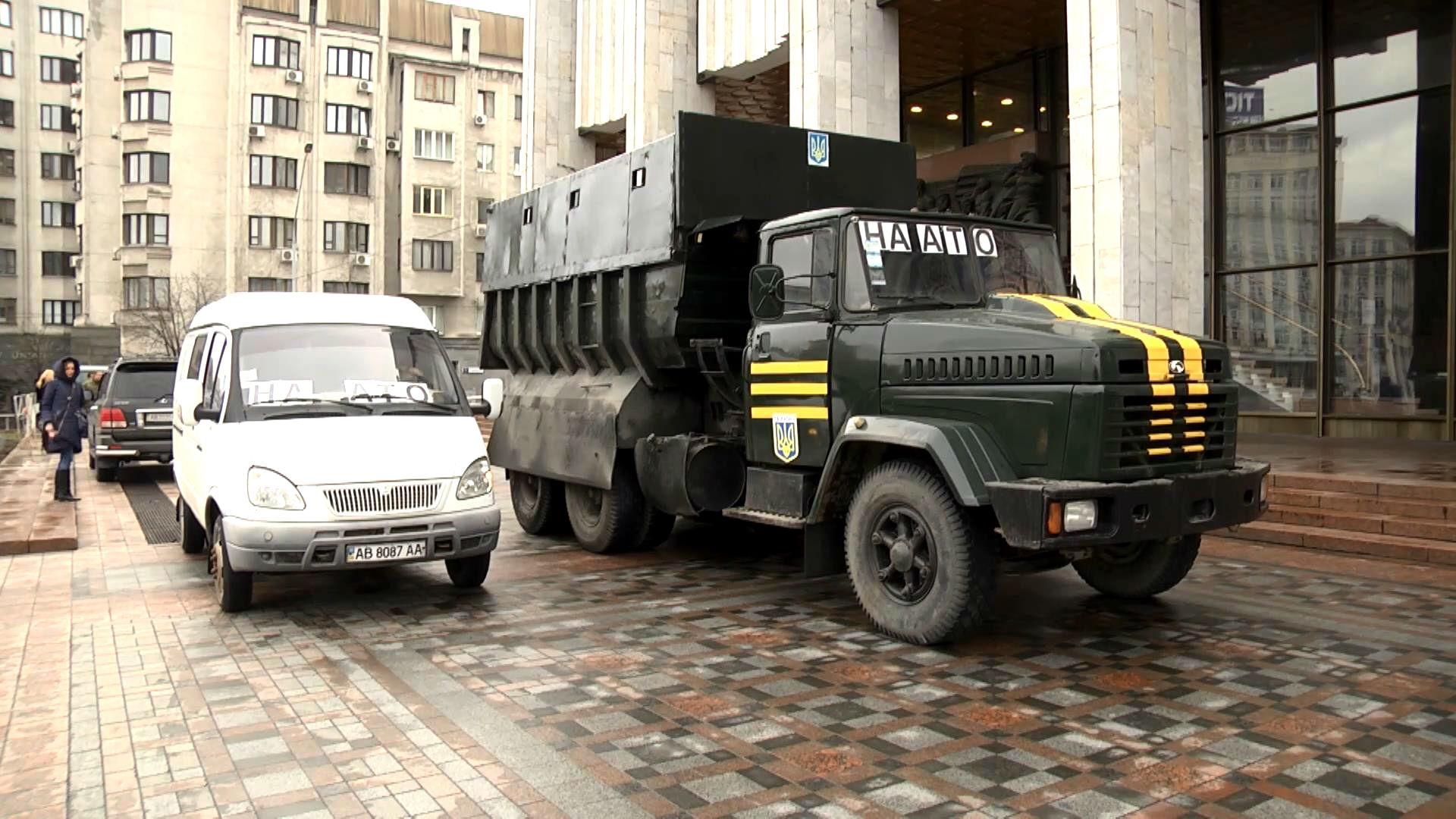 Оновлювати бойовий автопарк бійців намагаються волонтери