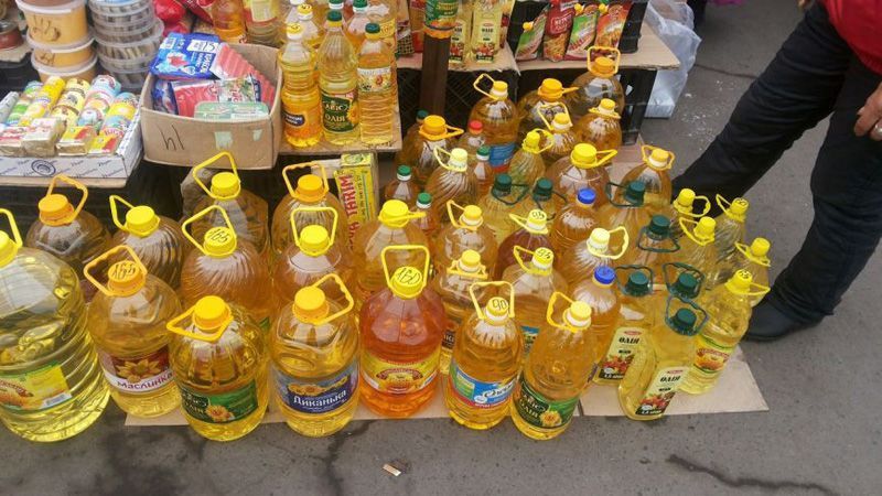 Шокирующие цены на продукты в Мариуполе: мука по 75 гривен, литр масла — 35