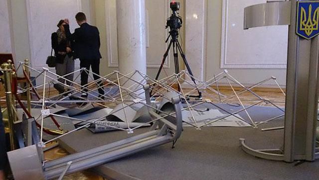 Депутати не захотіли карати Мельничука за бійку Депутати не захотіли карати Мельничука за бійку