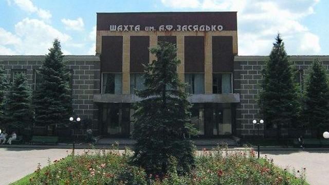 Порошенко вимагає допустити українських рятувальників на шахту Засядька Порошенко вимагає допустити українських рятувальників на шахту Засядька