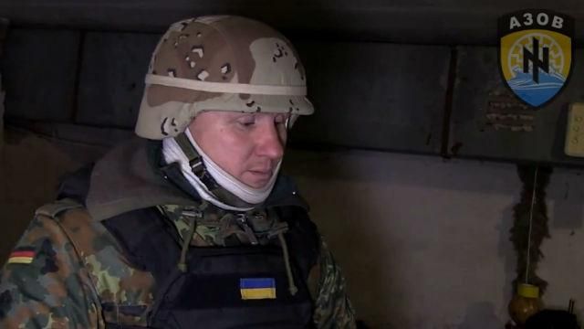 Мирное население Мариуполя сдерживает натиск агрессора, — боец "Азова"