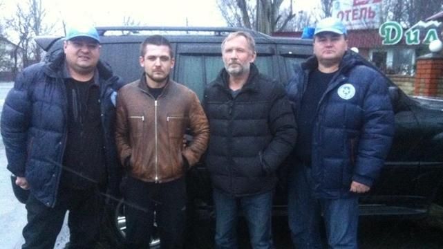 Из плена боевиков освободили двоих волонтеров Из плена боевиков освободили двоих волонтеров