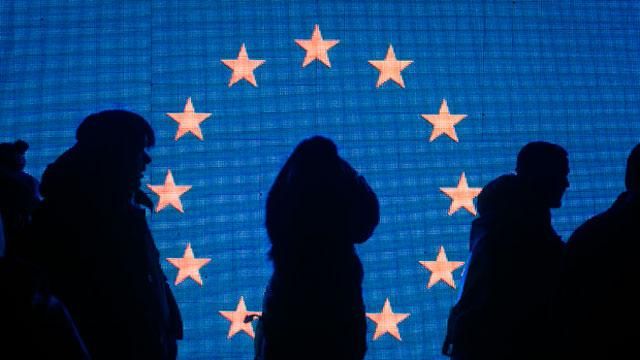 У ЄС розповіли, з кого знімуть санкції У ЄС розповіли, з кого знімуть санкції