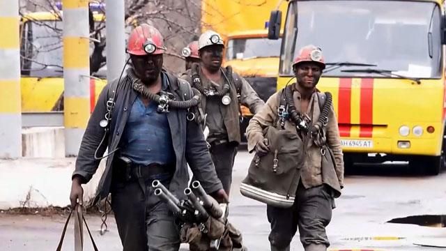 Шахта имени Засядько не прекращала работу даже под обстрелами Шахта имени Засядько не прекращала работу даже под обстрелами