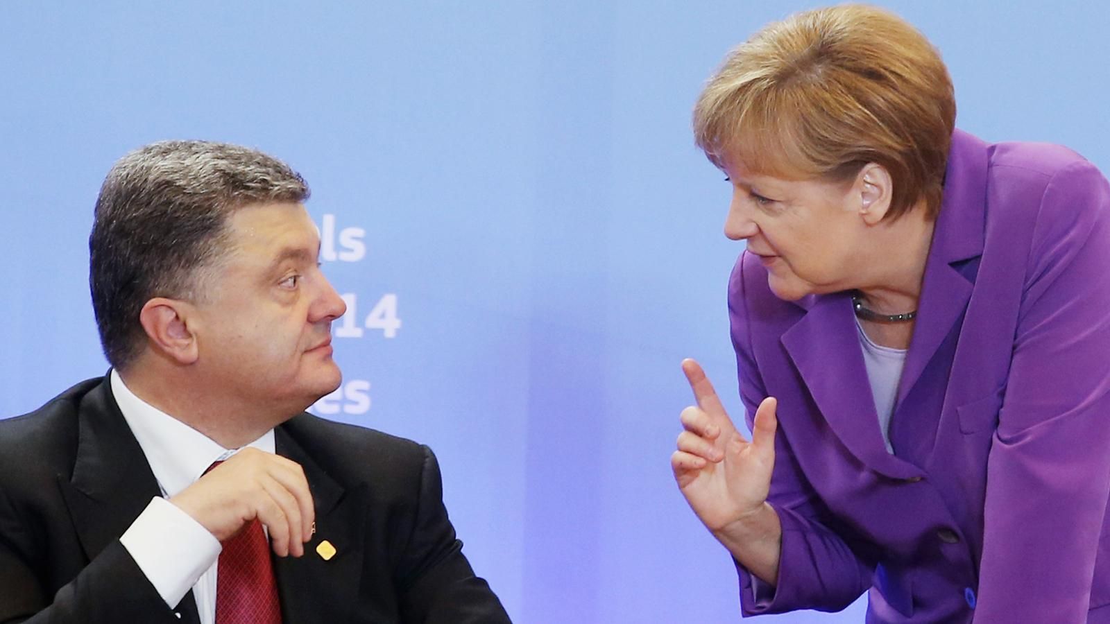 Порошенко і Меркель обговорили посилення санкцій проти Росії