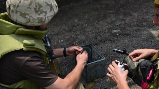 В Одессе прямо посреди улицы изъяли взрывчатку В Одессе прямо посреди улицы изъяли взрывчатку