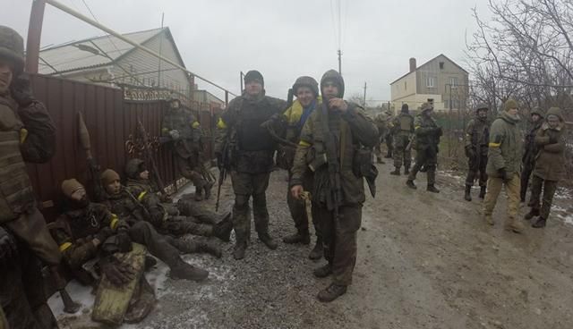 Боевики снова стреляли: штаб АТО отчитался о "горячих точках" прошлой ночью Боевики снова стреляли: штаб АТО отчитался о "горячих точках" прошлой ночью