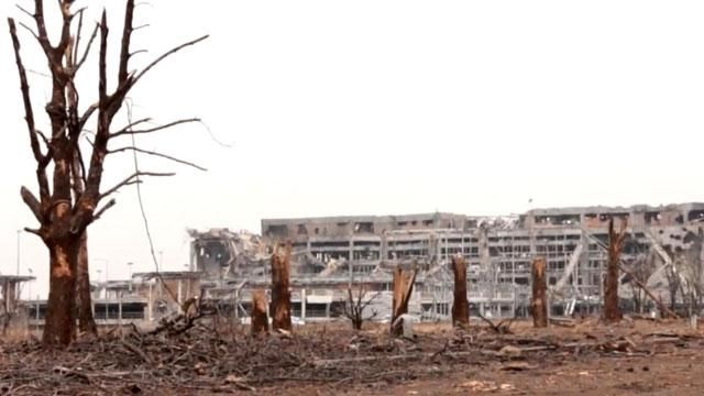 У донецькому аеропорту продовжують шукати тіла загиблих У донецькому аеропорту продовжують шукати тіла загиблих