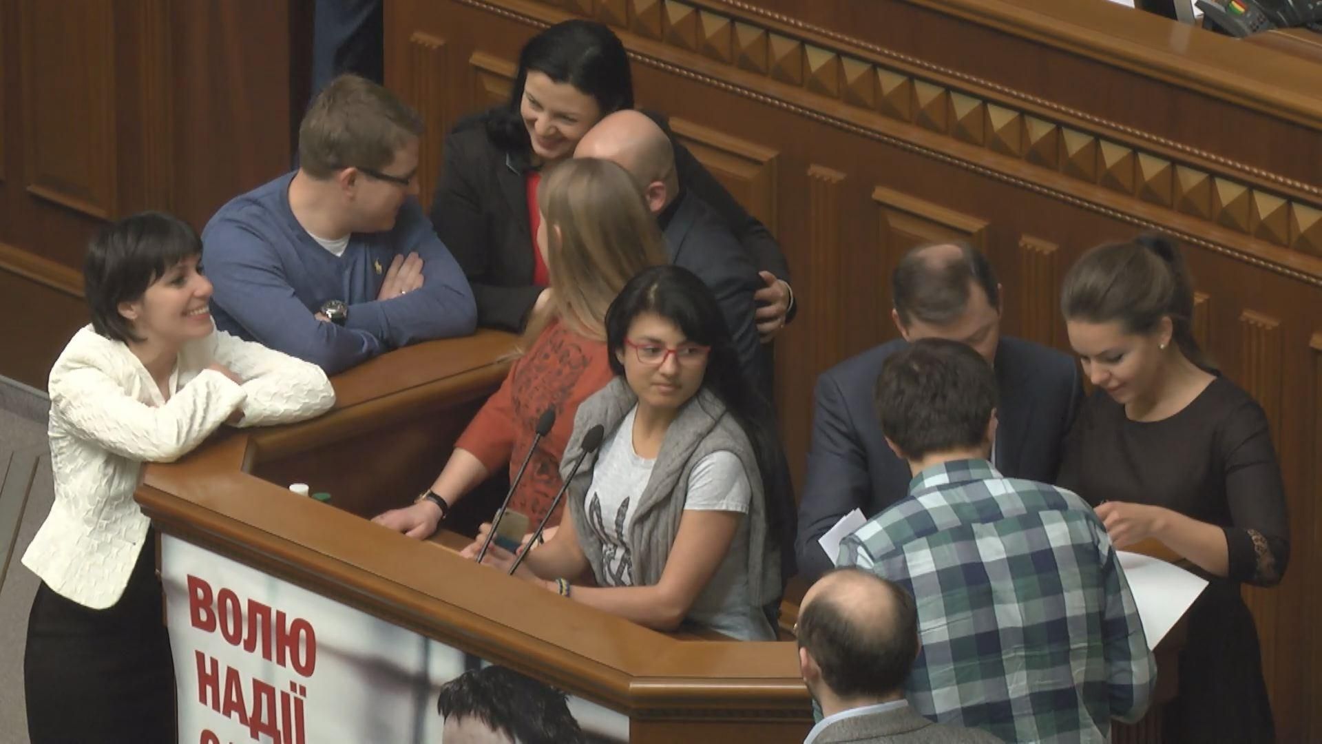 У ВР не мають часу для роботи — святкують У ВР не мають часу для роботи — святкують