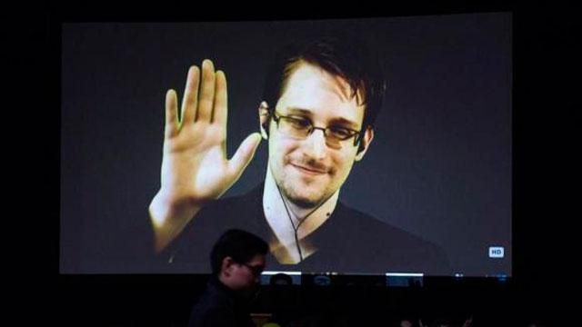 Сноуден собирается покинуть Россию