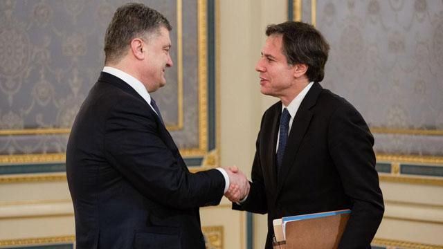 Терористи ігнорують домовленості щодо звільнення усіх заручників, — Порошенко Терористи ігнорують домовленості щодо звільнення усіх заручників, — Порошенко