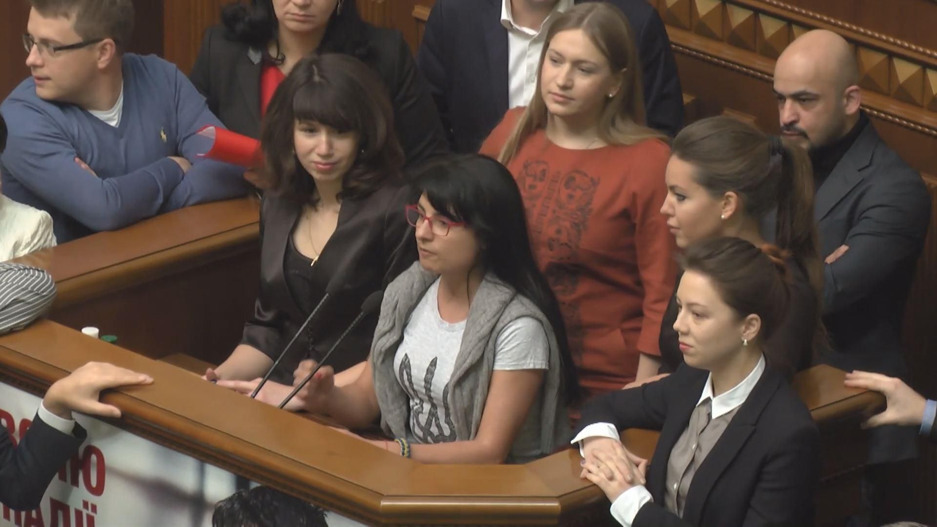 Верховна Рада цього тижня: чи встигли попрацювати за бійками та виставами Верховна Рада цього тижня: чи встигли попрацювати за бійками та виставами