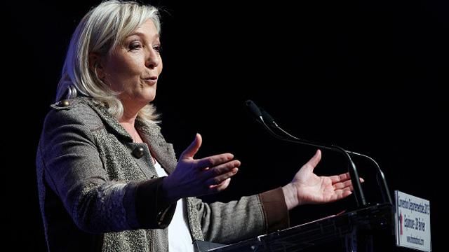 Ле Пен обещает вывести Францию из "прогнившего Евросоюза" Ле Пен обещает вывести Францию из "прогнившего Евросоюза"