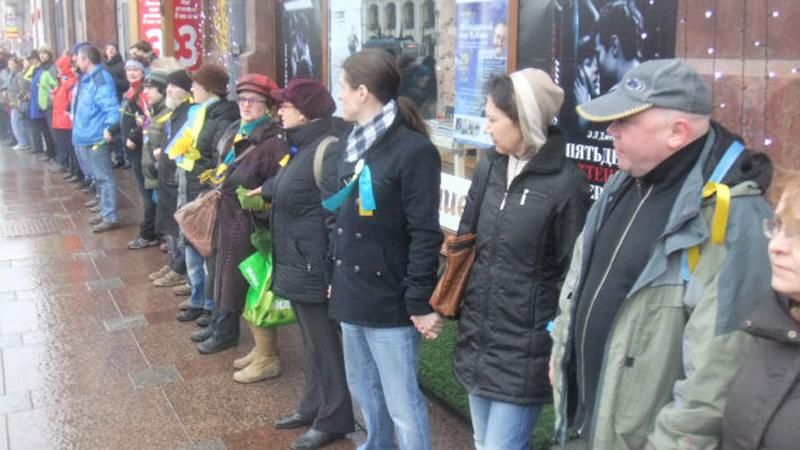 В Петербурге во время акции в поддержку Савченко задержали 5 человек В Петербурге во время акции в поддержку Савченко задержали 5 человек