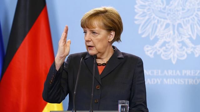 Меркель каже, що з Росією треба говорити, але не скасовувати санкції