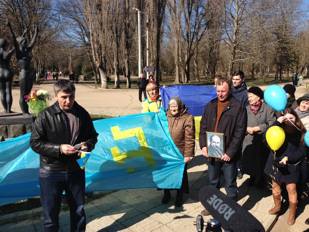 У Сімферополі поліція розігнала мітинг пам’яті Шевченка У Сімферополі поліція розігнала мітинг пам’яті Шевченка