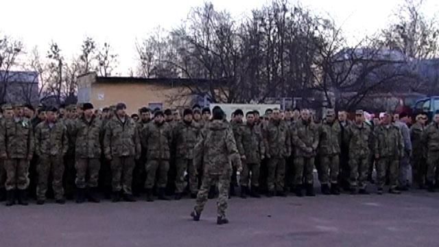 В Житомир вернулись около 200 десантников из зоны АТО