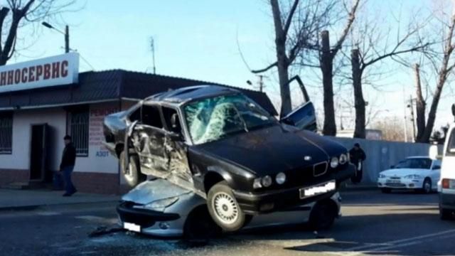 Найактуальніші фото 10 березня: курйозне ДТП, футболіст Зозуля вчиться стріляти Найактуальніші фото 10 березня: курйозне ДТП, футболіст Зозуля вчиться стріляти