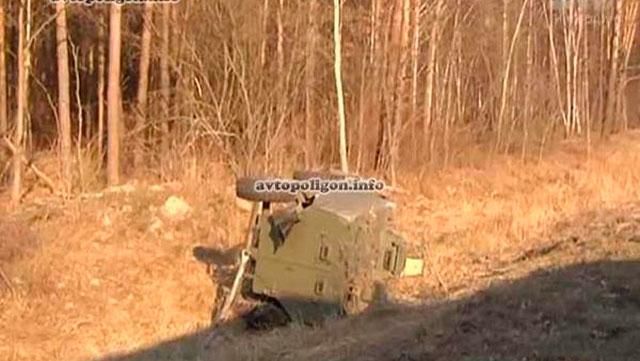 На трассе Киев - Харьков перевернулся БТР, погиб военный