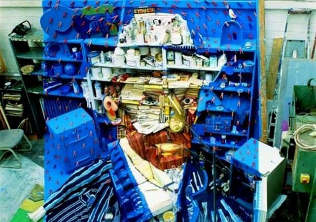 Французский художник создает необычные инсталляции из обычных предметов Французский художник создает необычные инсталляции из обычных предметов