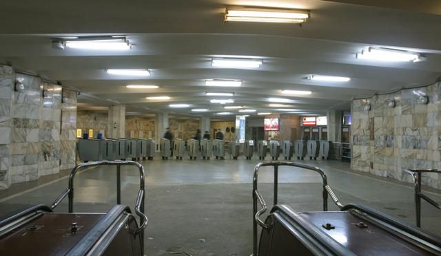 В харьковском метро умер мужчина В харьковском метро умер мужчина