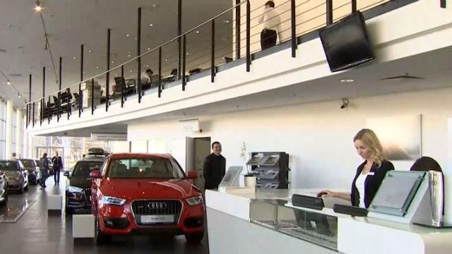 Автомобильный рынок в России обваливается из-за курса рубля Автомобильный рынок в России обваливается из-за курса рубля