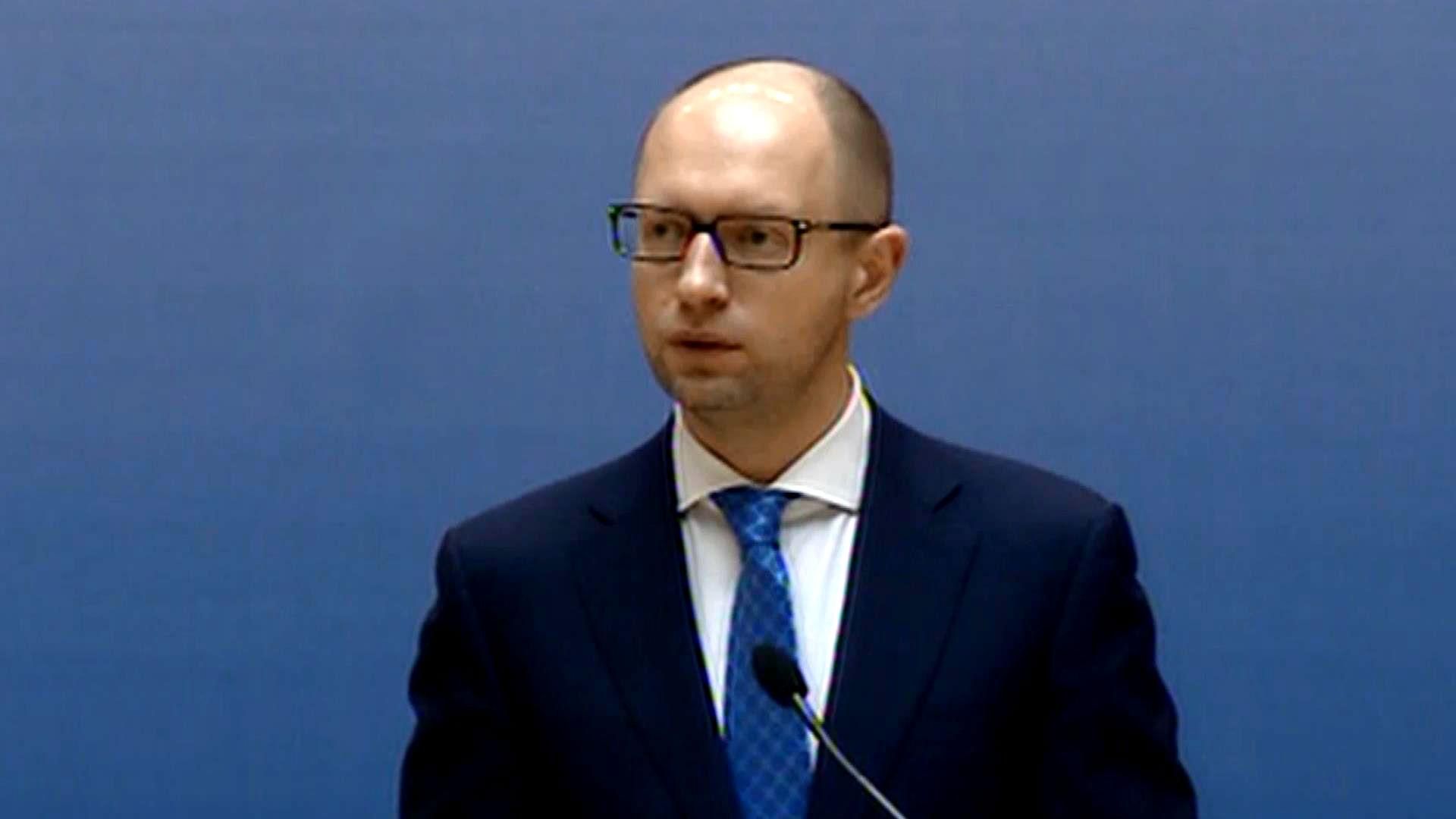 Яценюк попросив в українців витримки і розуміння Яценюк попросив в українців витримки і розуміння