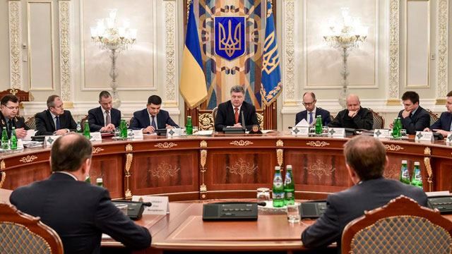 Порошенко розповів, коли терористи мають звільнити заручників Порошенко розповів, коли терористи мають звільнити заручників