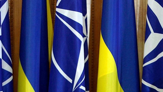 К тренировке украинских бойцов привлечены партнеры по НАТО, — Порошенко