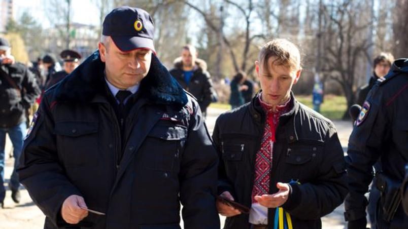 Задержанных в Крыму активистов отпустили после поездки в центр противодействия экстремизму