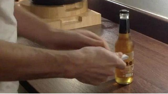 Как открыть бутылку бумагой