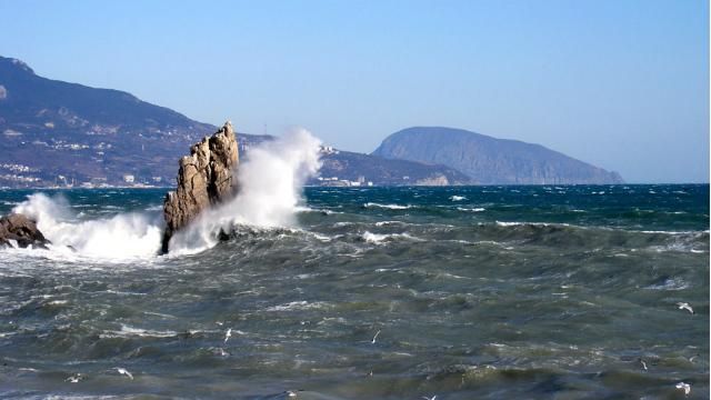 В Крыму — шторм В Крыму — шторм