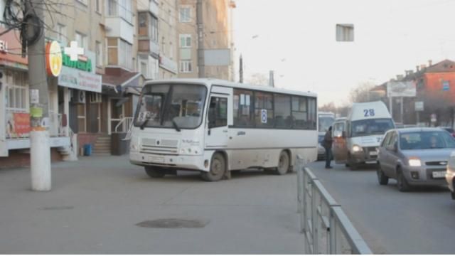 В России водитель автобуса сбил недовольного пассажира