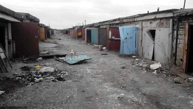 Фото дня: в Донецке грабят и громят гаражи