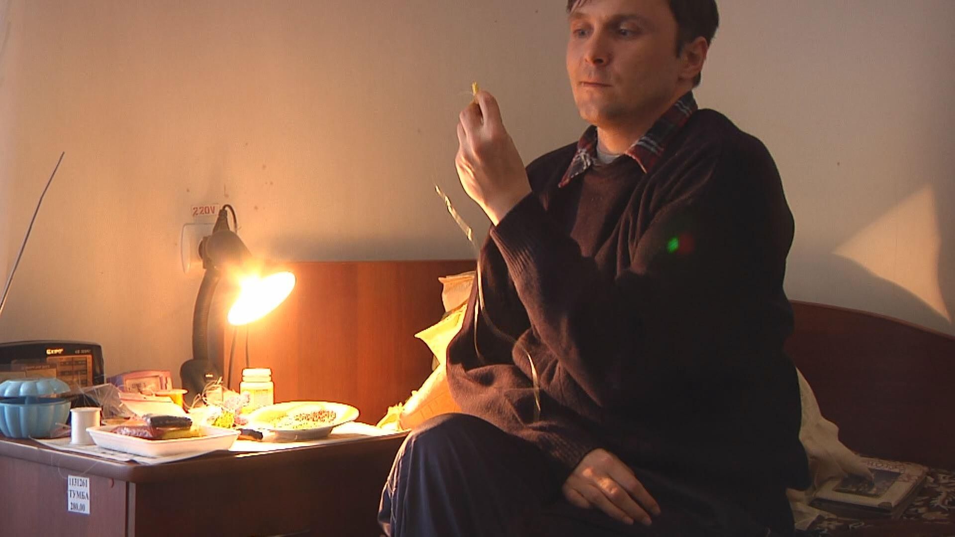 Волынянин изготавливает обереги для бойцов АТО Волынянин изготавливает обереги для бойцов АТО