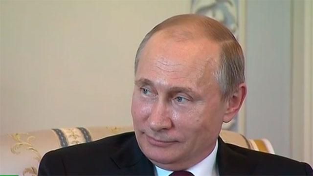 Появилось видео с живым Путиным