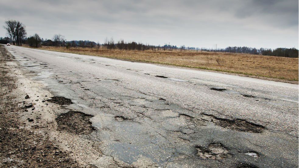 Яценюк виділив мільярд гривень на ремонт доріг