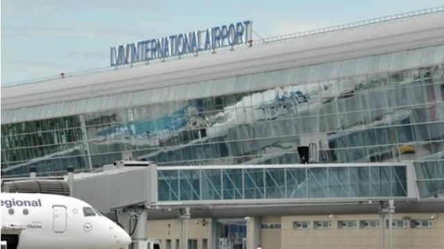 Во Львове "минировали" аэропорт