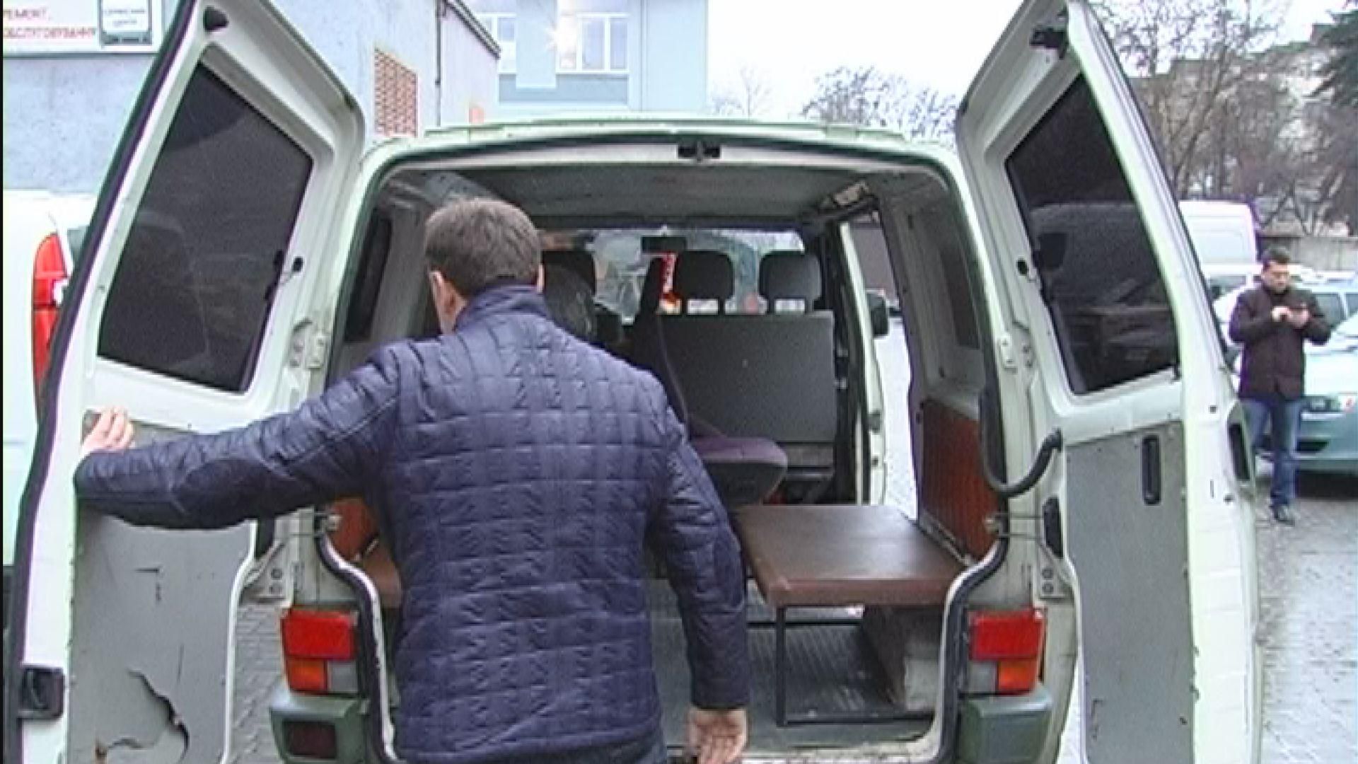 Волонтери з Чернівців відправили на Схід ще одну машину Волонтери з Чернівців відправили на Схід ще одну машину